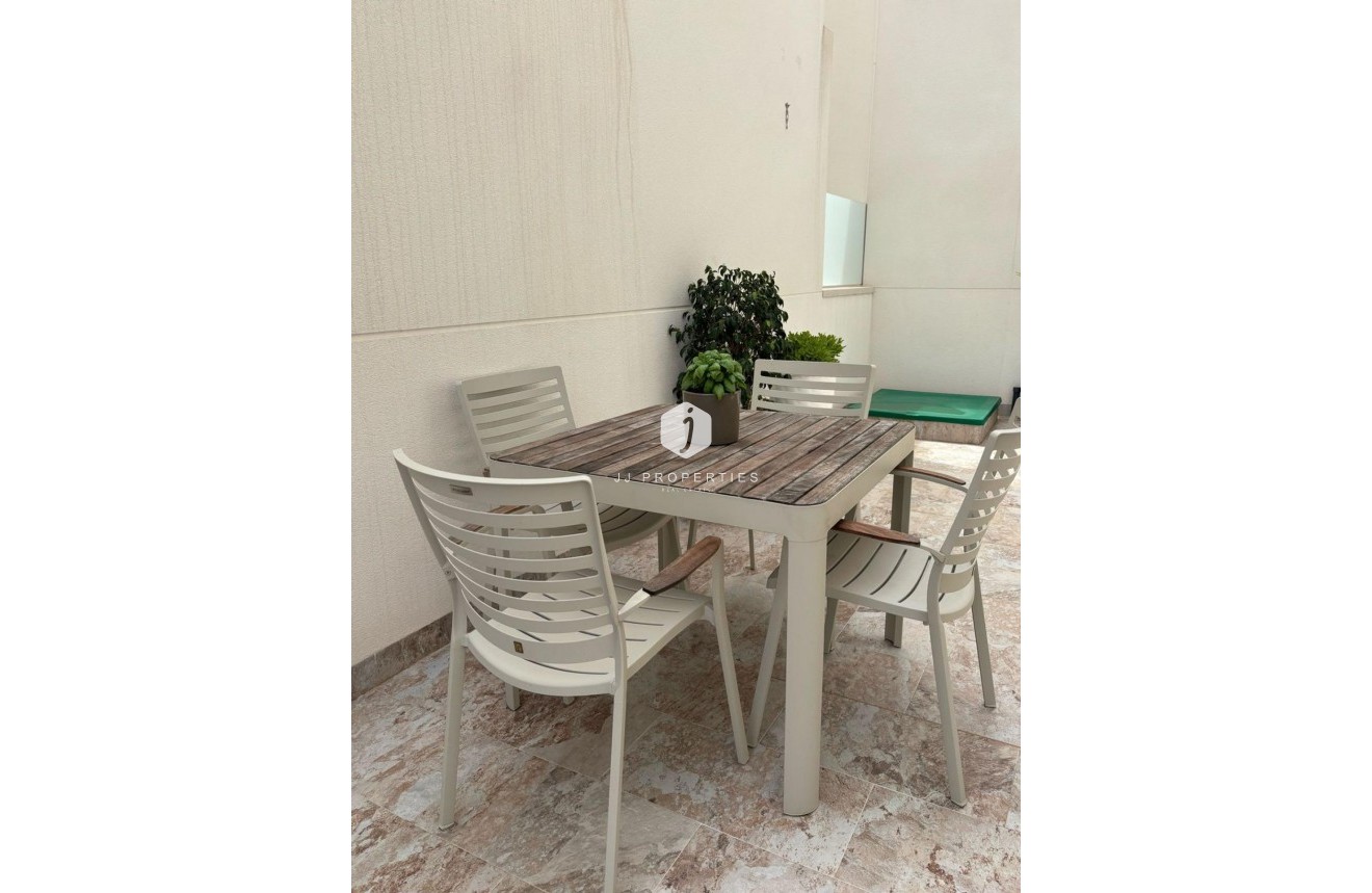 Aus zweiter Hand - Villa -
Orihuela Costa - Villamartín-las Filipinas