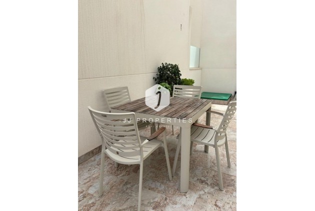 Aus zweiter Hand - Villa -
Orihuela Costa - Villamartín-las Filipinas