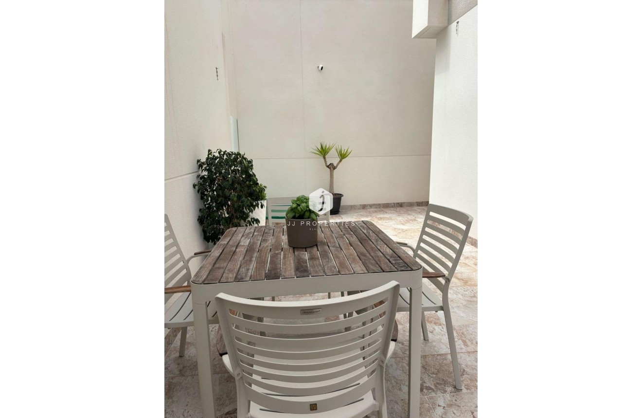 Aus zweiter Hand - Villa -
Orihuela Costa - Villamartín-las Filipinas