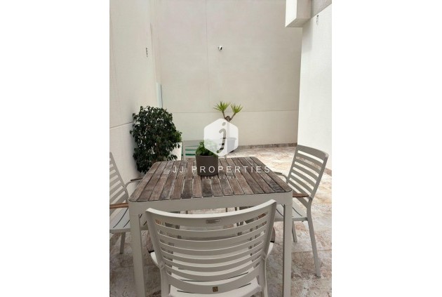 Aus zweiter Hand - Villa -
Orihuela Costa - Villamartín-las Filipinas