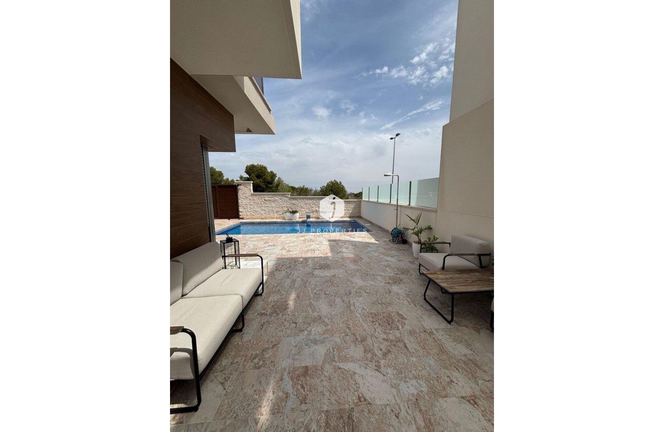 Aus zweiter Hand - Villa -
Orihuela Costa - Villamartín-las Filipinas