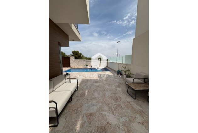Aus zweiter Hand - Villa -
Orihuela Costa - Villamartín-las Filipinas