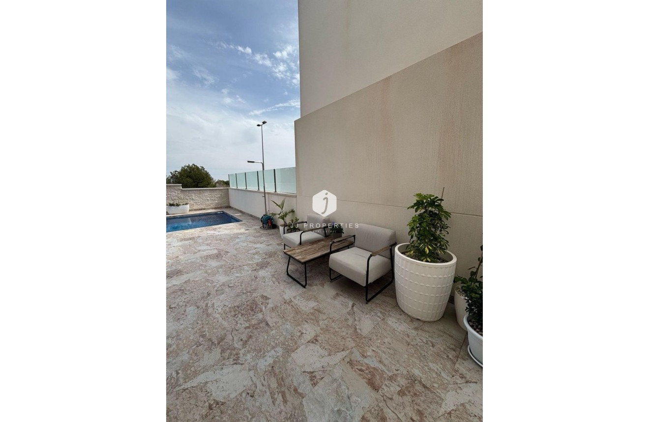 Aus zweiter Hand - Villa -
Orihuela Costa - Villamartín-las Filipinas