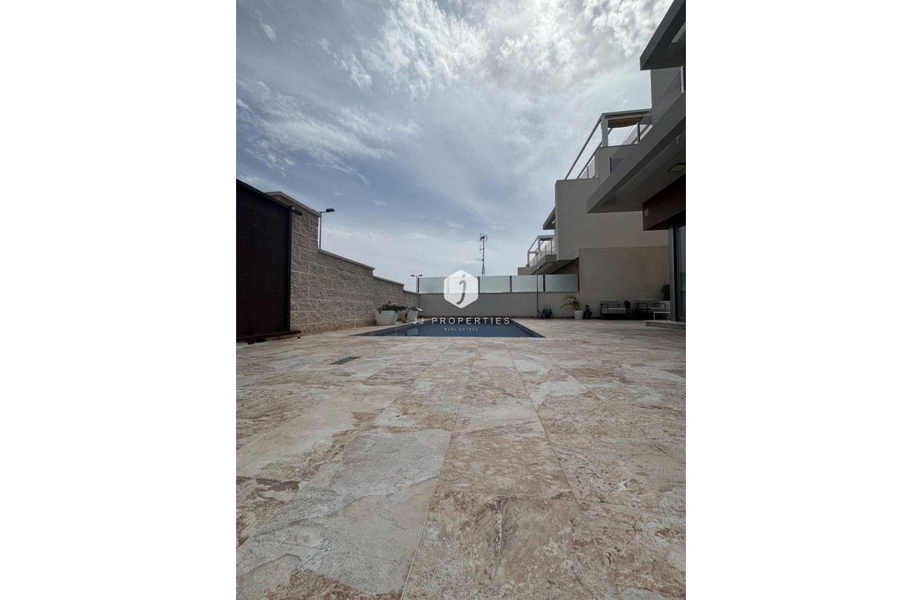 Aus zweiter Hand - Villa -
Orihuela Costa - Villamartín-las Filipinas