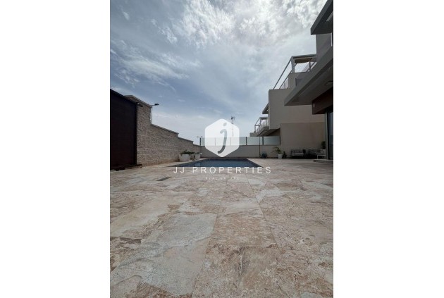 Aus zweiter Hand - Villa -
Orihuela Costa - Villamartín-las Filipinas