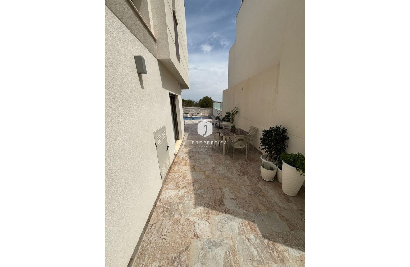 Aus zweiter Hand - Villa -
Orihuela Costa - Villamartín-las Filipinas