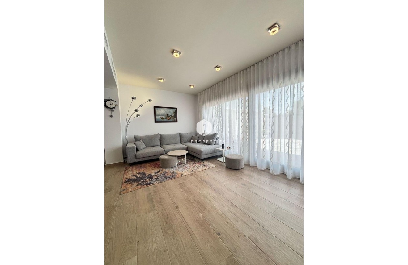 Aus zweiter Hand - Villa -
Orihuela Costa - Villamartín-las Filipinas