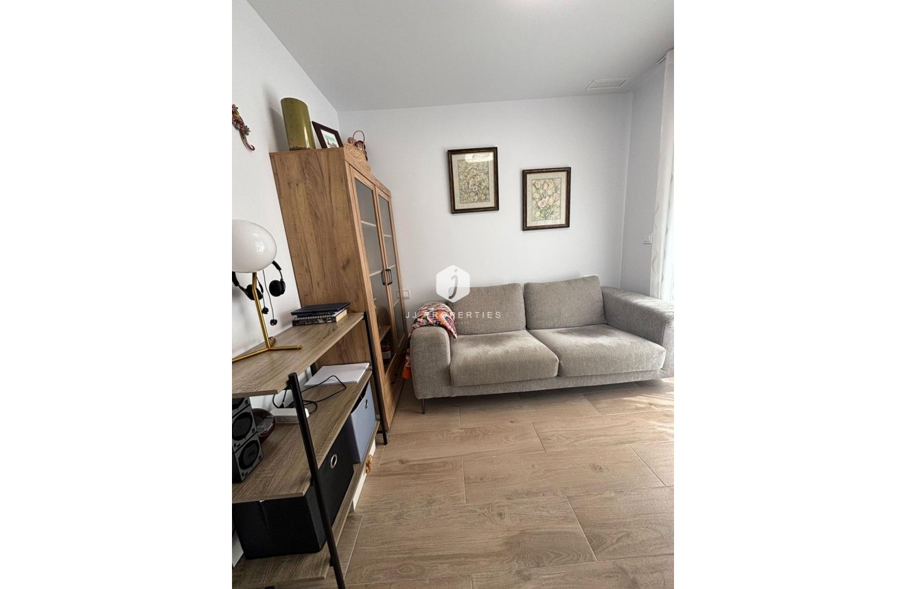 Aus zweiter Hand - Villa -
Orihuela Costa - Villamartín-las Filipinas