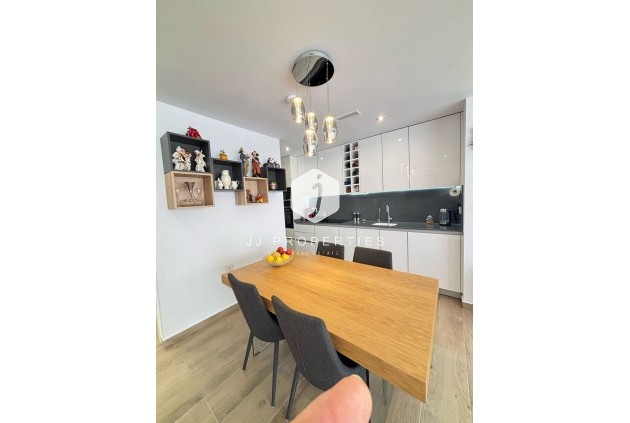 Aus zweiter Hand - Villa -
Orihuela Costa - Villamartín-las Filipinas