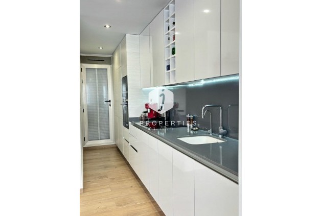 Aus zweiter Hand - Villa -
Orihuela Costa - Villamartín-las Filipinas