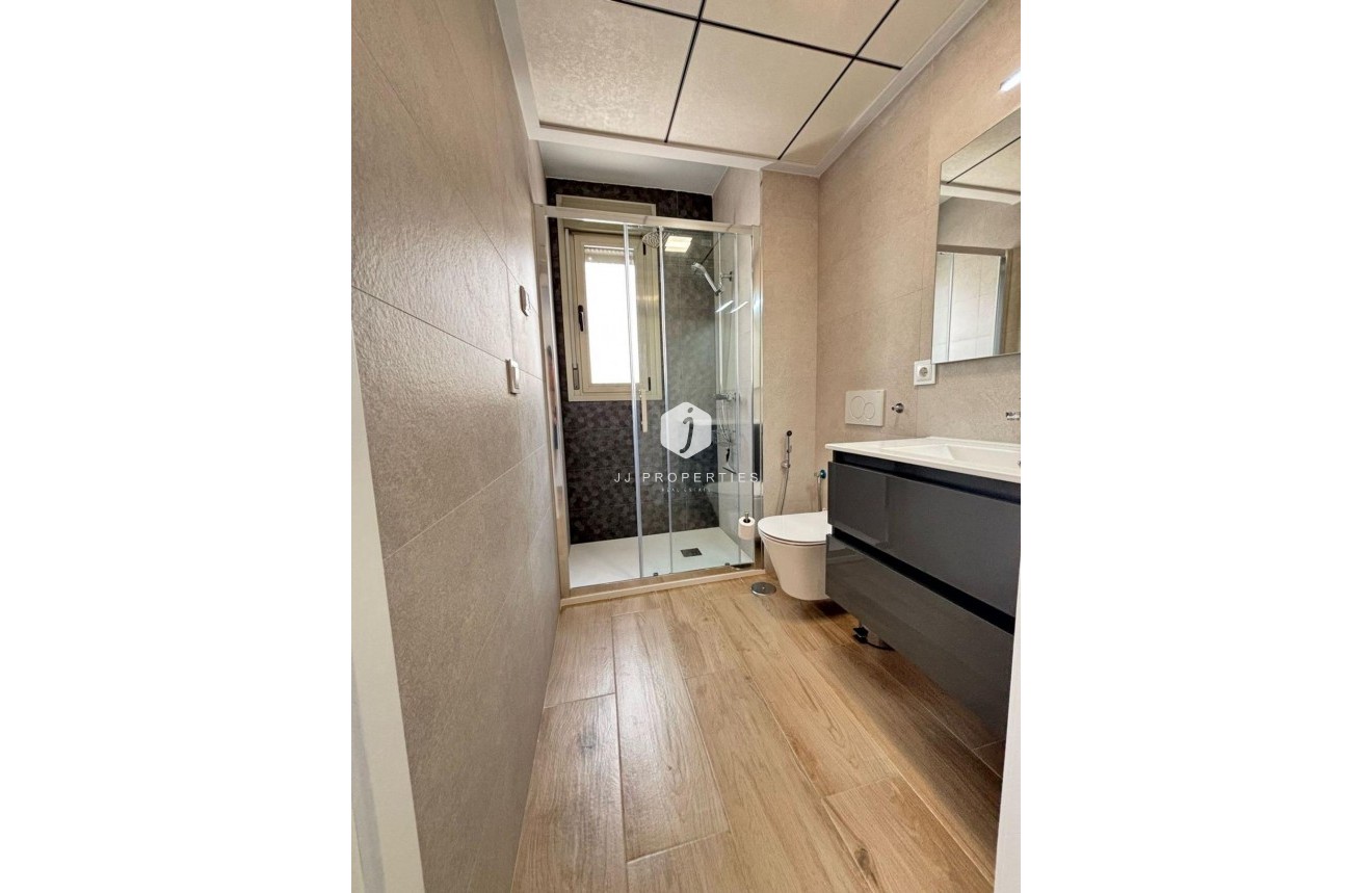 Aus zweiter Hand - Villa -
Orihuela Costa - Villamartín-las Filipinas