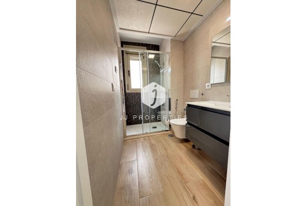 Aus zweiter Hand - Villa -
Orihuela Costa - Villamartín-las Filipinas