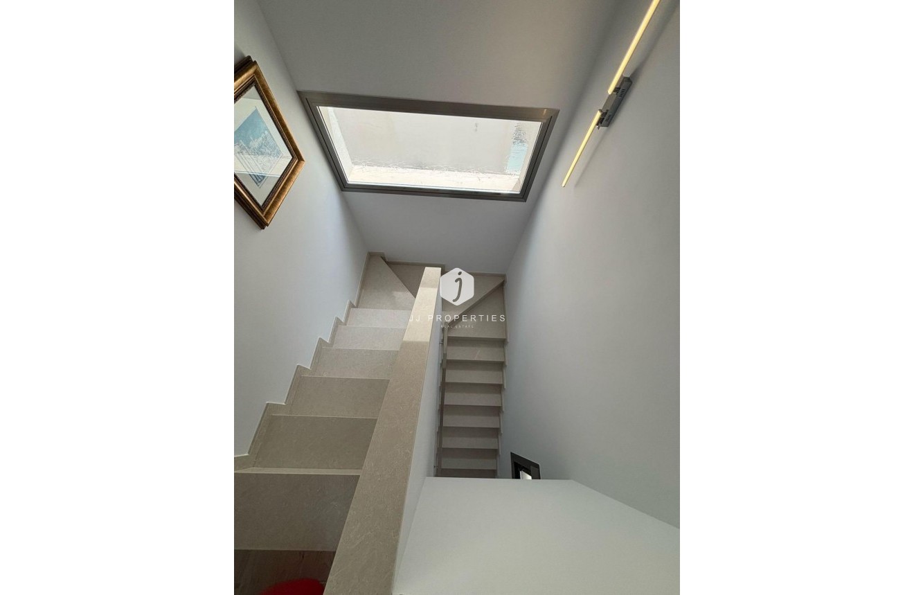 Aus zweiter Hand - Villa -
Orihuela Costa - Villamartín-las Filipinas