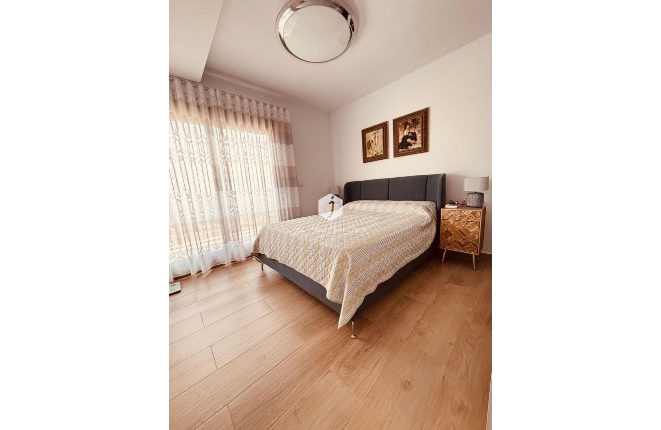 Aus zweiter Hand - Villa -
Orihuela Costa - Villamartín-las Filipinas