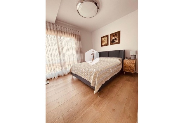 Aus zweiter Hand - Villa -
Orihuela Costa - Villamartín-las Filipinas