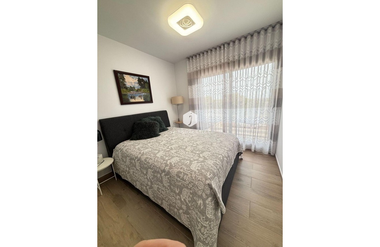 Aus zweiter Hand - Villa -
Orihuela Costa - Villamartín-las Filipinas