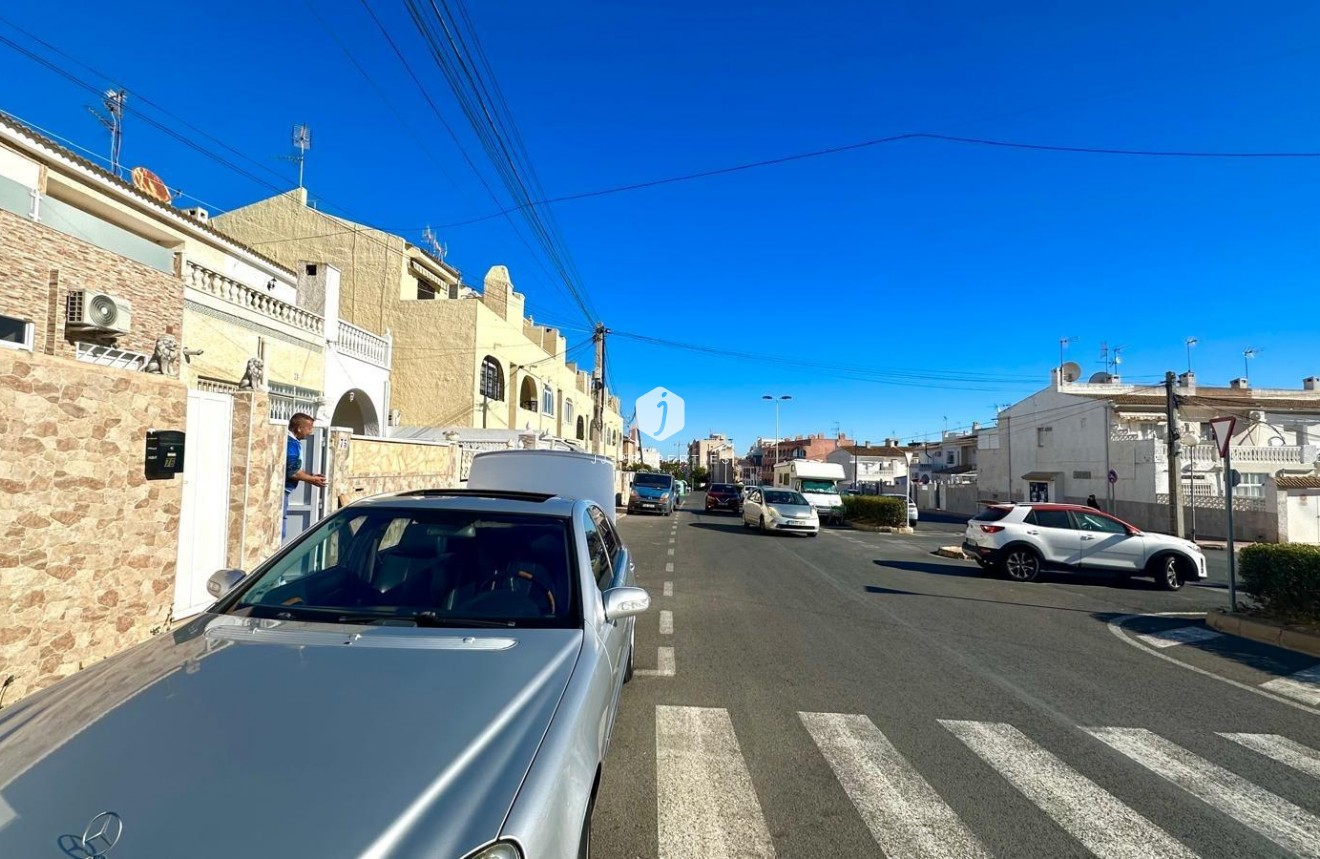 Aus zweiter Hand - Chalet -
Torrevieja - Estacion de autobuses