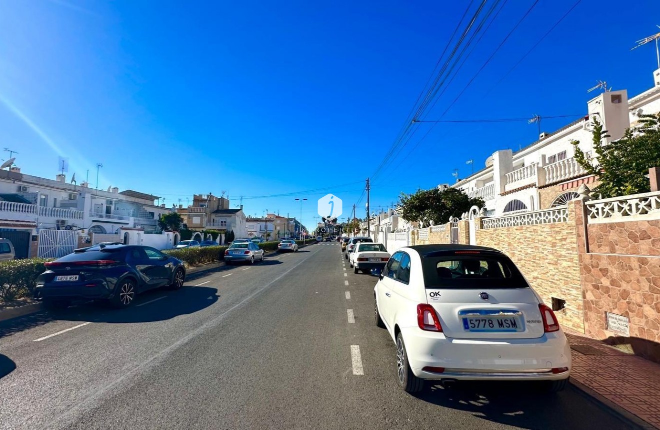 Aus zweiter Hand - Chalet -
Torrevieja - Estacion de autobuses
