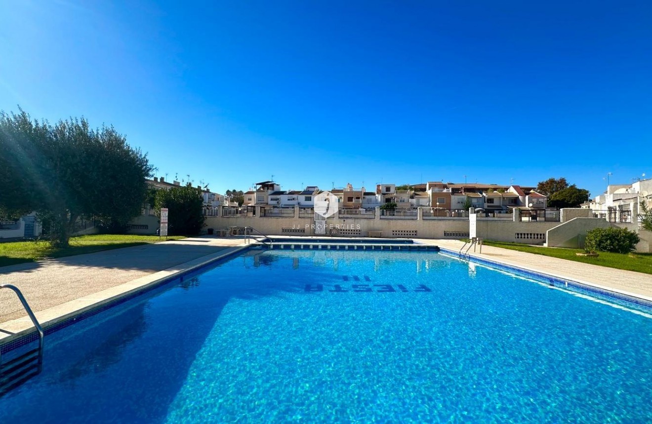 Aus zweiter Hand - Chalet -
Torrevieja - Estacion de autobuses