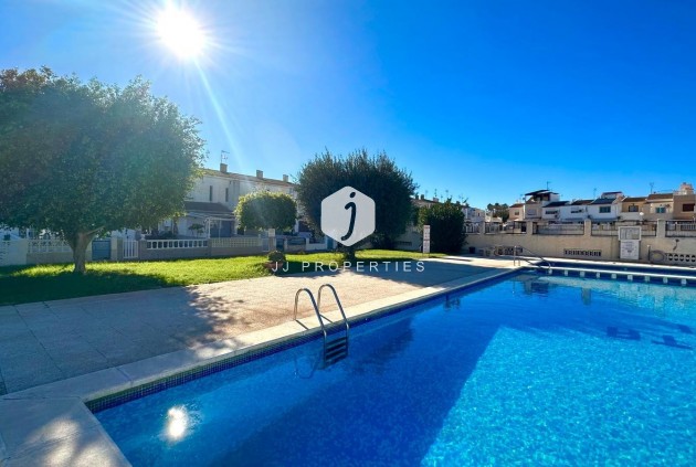 Aus zweiter Hand - Chalet -
Torrevieja - Estacion de autobuses