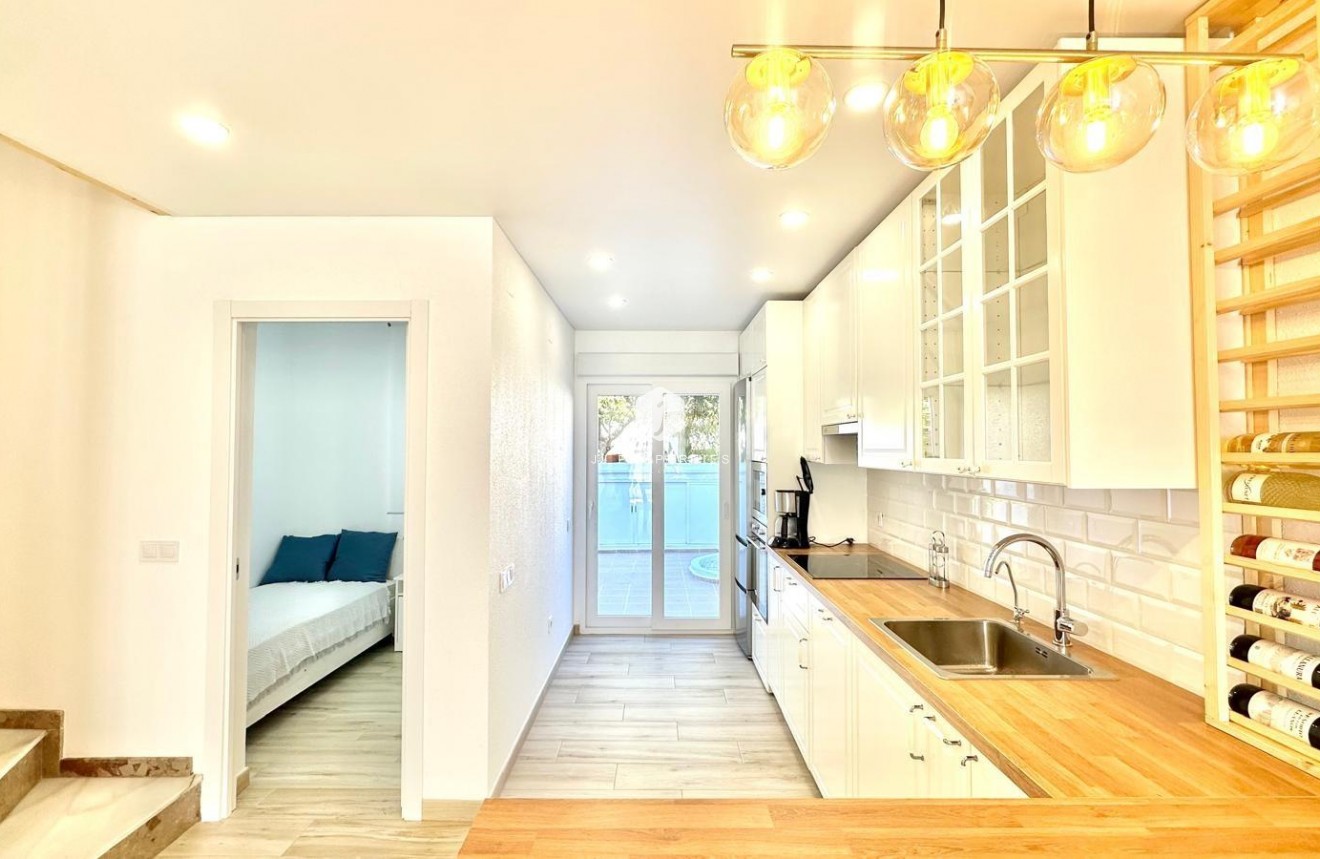 Aus zweiter Hand - Chalet -
Torrevieja - Estacion de autobuses