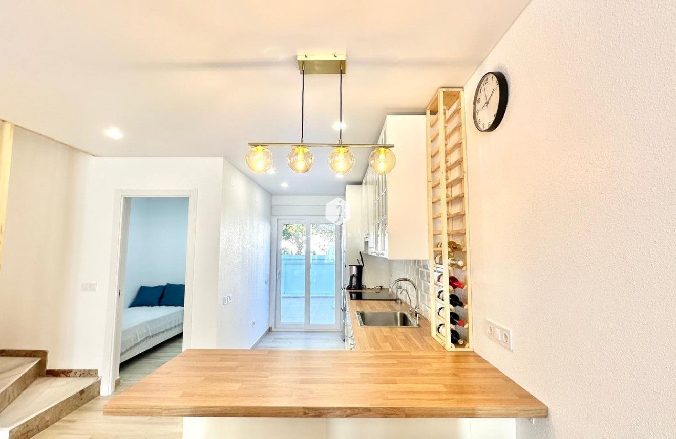 Aus zweiter Hand - Chalet -
Torrevieja - Estacion de autobuses