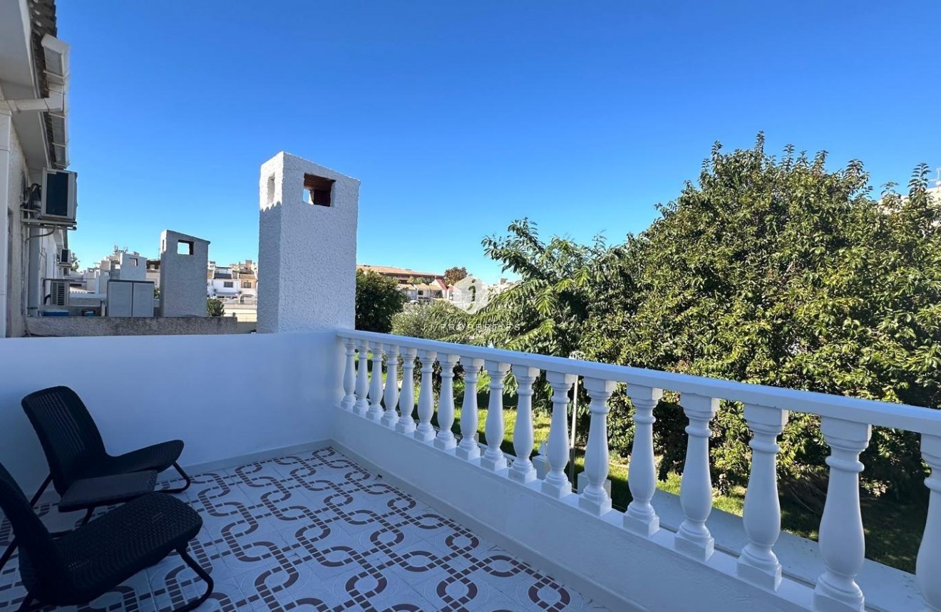 Aus zweiter Hand - Chalet -
Torrevieja - Estacion de autobuses