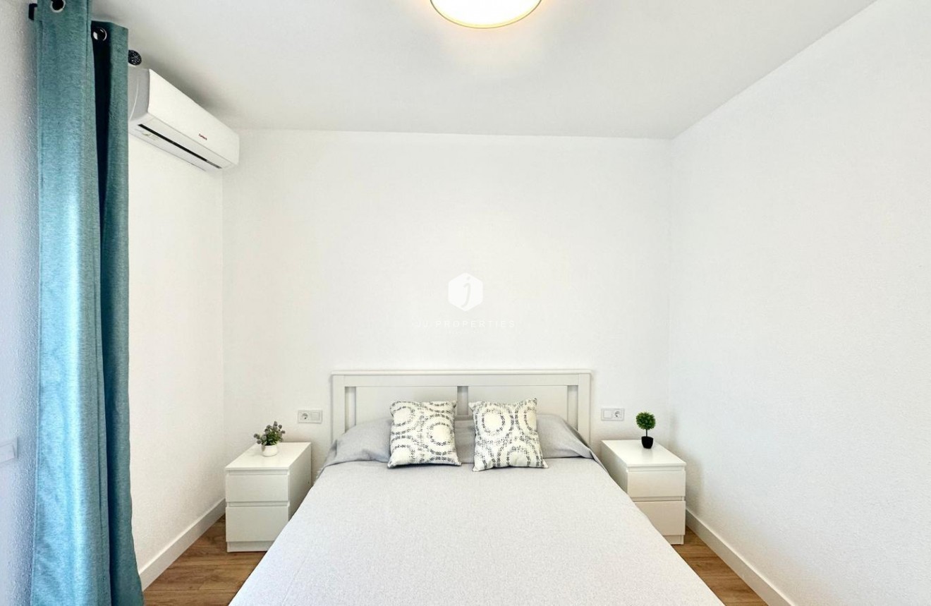 Aus zweiter Hand - Chalet -
Torrevieja - Estacion de autobuses