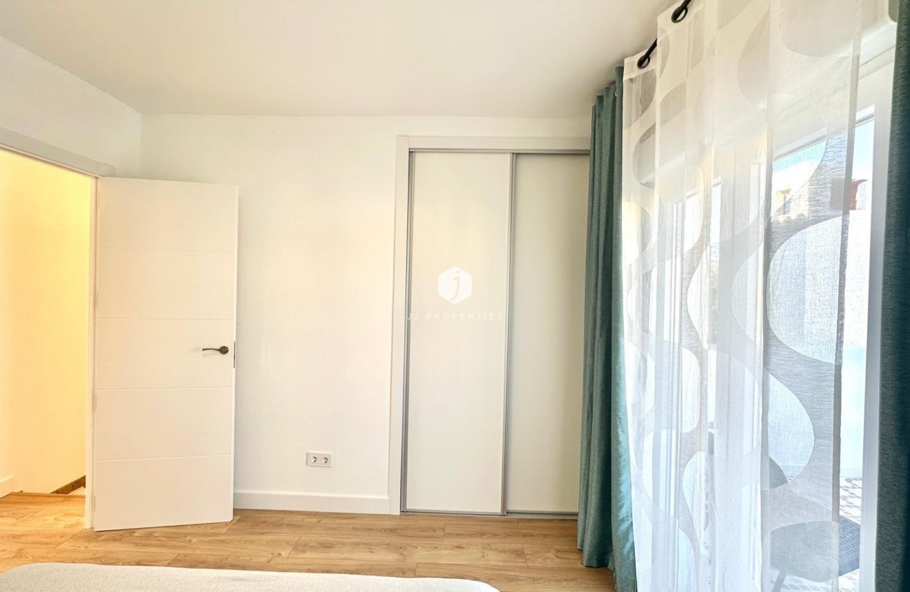 Aus zweiter Hand - Chalet -
Torrevieja - Estacion de autobuses