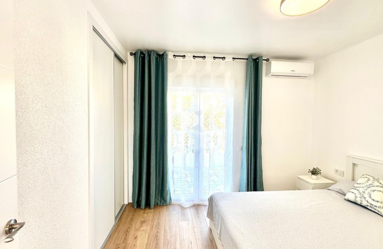 Aus zweiter Hand - Chalet -
Torrevieja - Estacion de autobuses