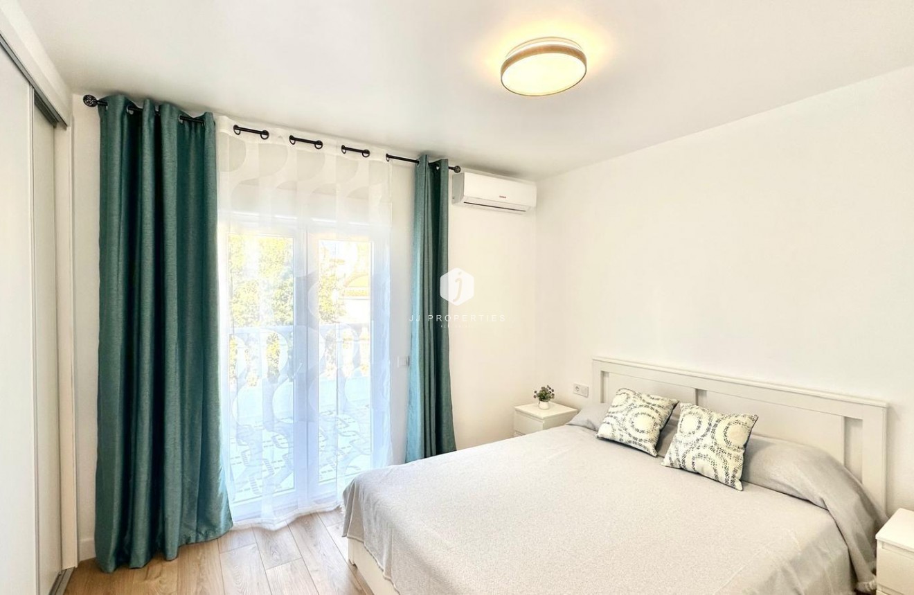 Aus zweiter Hand - Chalet -
Torrevieja - Estacion de autobuses