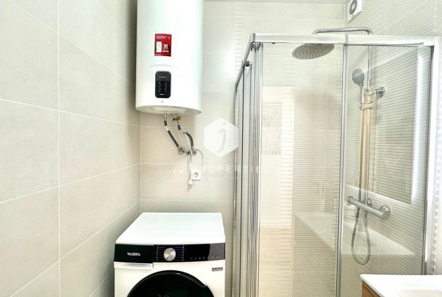 Aus zweiter Hand - Chalet -
Torrevieja - Estacion de autobuses