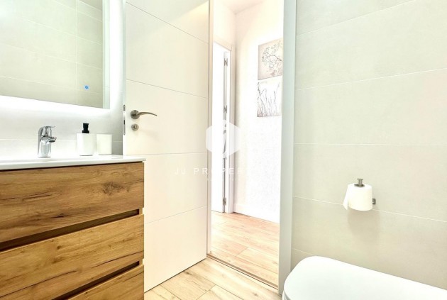 Aus zweiter Hand - Chalet -
Torrevieja - Estacion de autobuses