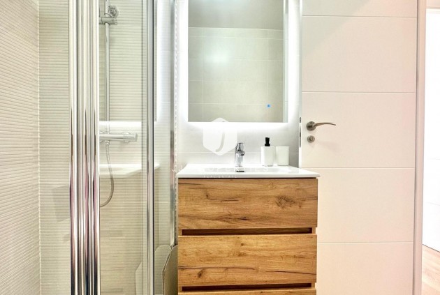 Aus zweiter Hand - Chalet -
Torrevieja - Estacion de autobuses