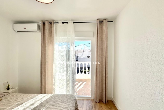 Aus zweiter Hand - Chalet -
Torrevieja - Estacion de autobuses