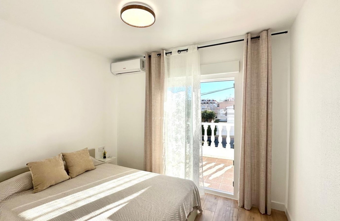 Aus zweiter Hand - Chalet -
Torrevieja - Estacion de autobuses