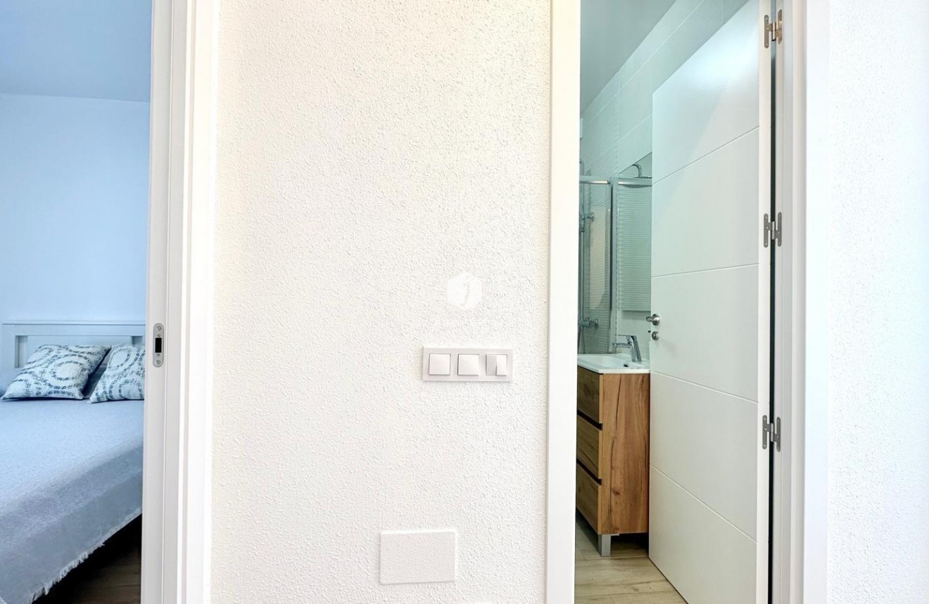 Aus zweiter Hand - Chalet -
Torrevieja - Estacion de autobuses