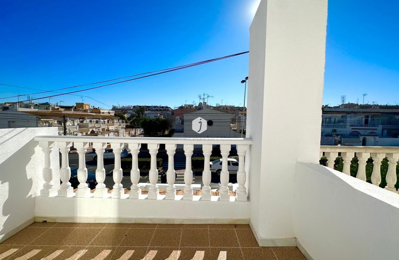 Aus zweiter Hand - Chalet -
Torrevieja - Estacion de autobuses