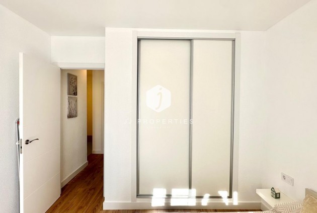 Aus zweiter Hand - Chalet -
Torrevieja - Estacion de autobuses