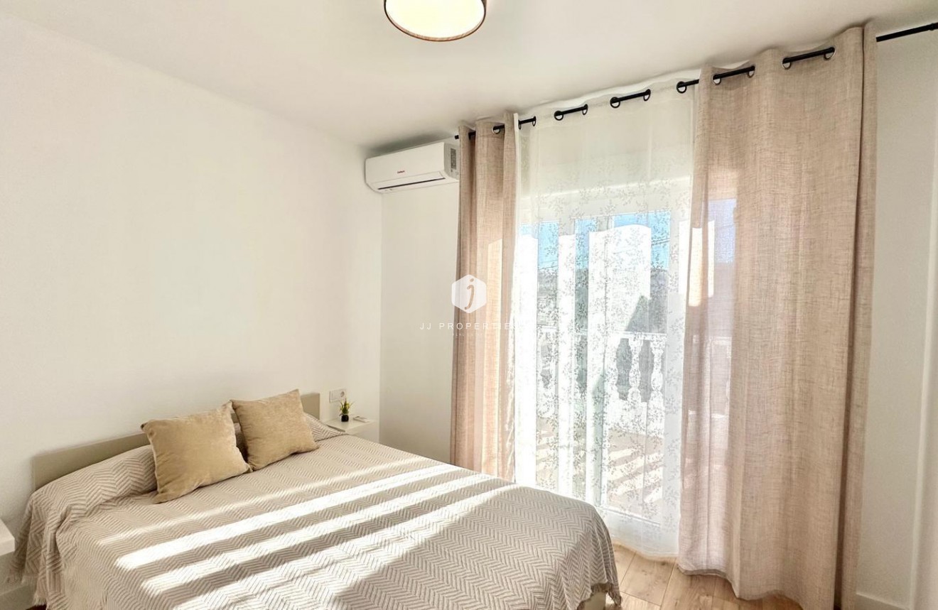 Aus zweiter Hand - Chalet -
Torrevieja - Estacion de autobuses