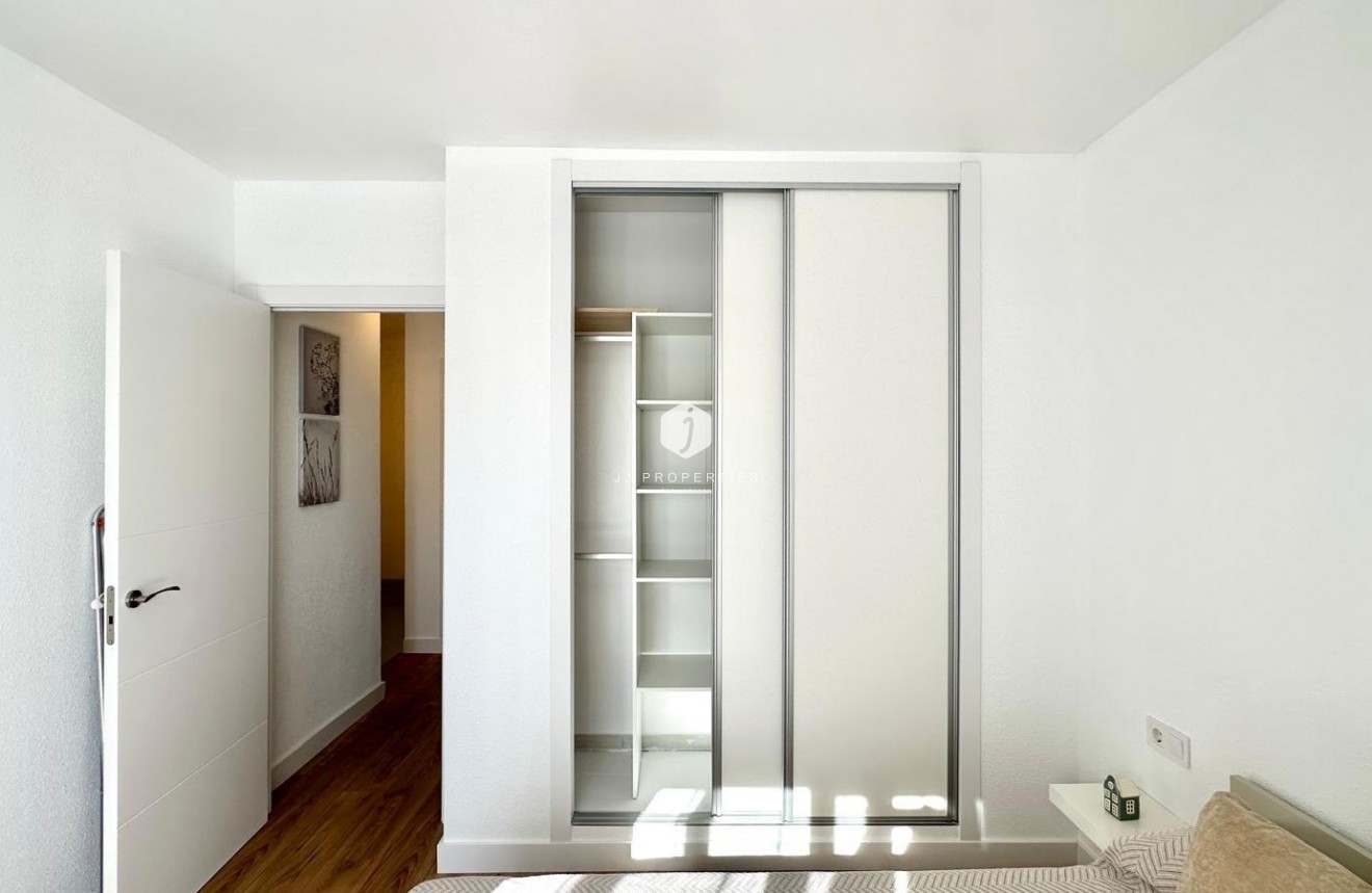 Aus zweiter Hand - Chalet -
Torrevieja - Estacion de autobuses