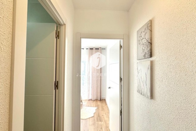 Aus zweiter Hand - Chalet -
Torrevieja - Estacion de autobuses