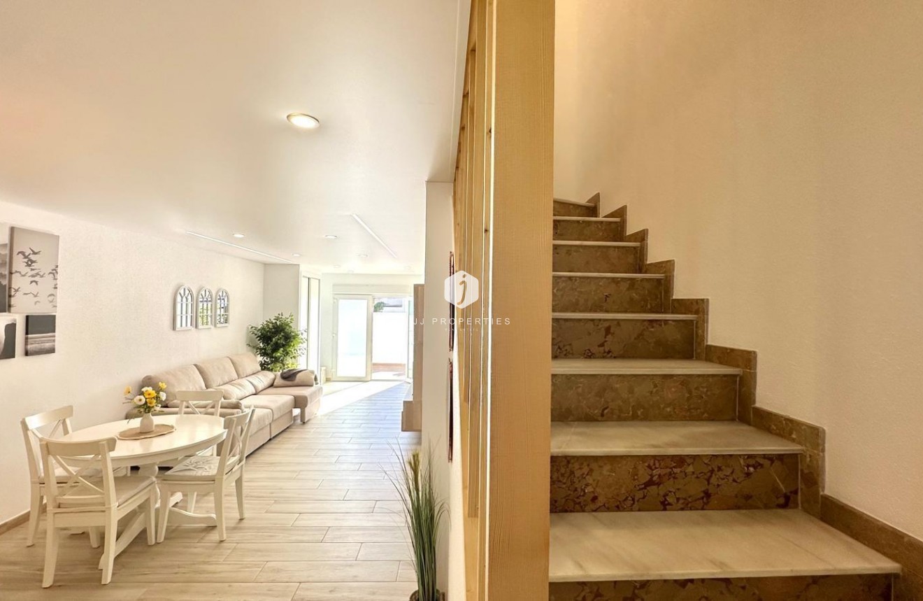 Aus zweiter Hand - Chalet -
Torrevieja - Estacion de autobuses