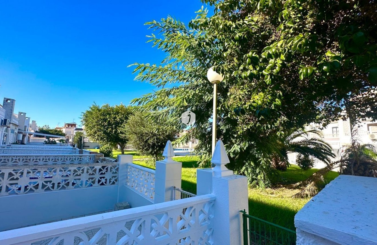 Aus zweiter Hand - Chalet -
Torrevieja - Estacion de autobuses