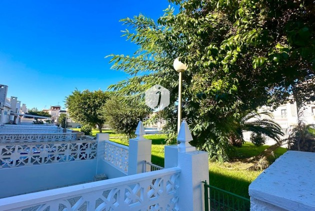 Aus zweiter Hand - Chalet -
Torrevieja - Estacion de autobuses