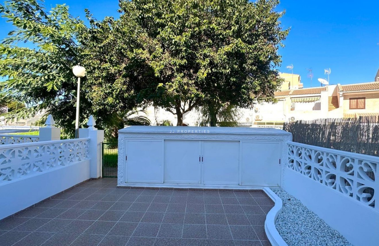 Aus zweiter Hand - Chalet -
Torrevieja - Estacion de autobuses