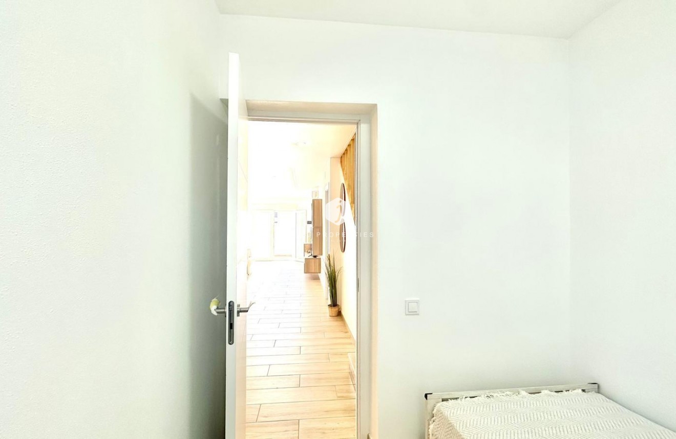 Aus zweiter Hand - Chalet -
Torrevieja - Estacion de autobuses