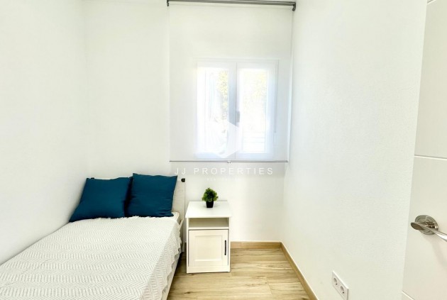 Aus zweiter Hand - Chalet -
Torrevieja - Estacion de autobuses