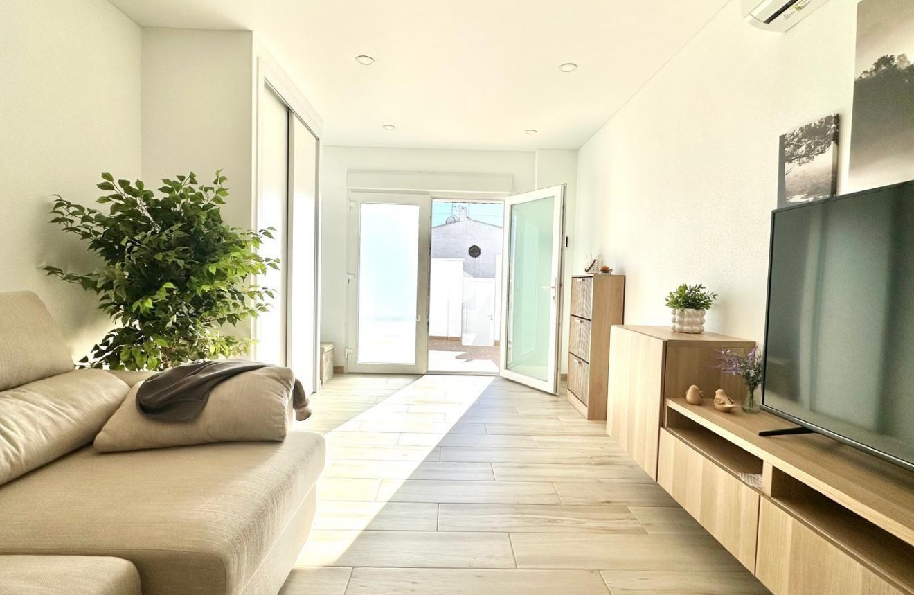 Aus zweiter Hand - Chalet -
Torrevieja - Estacion de autobuses