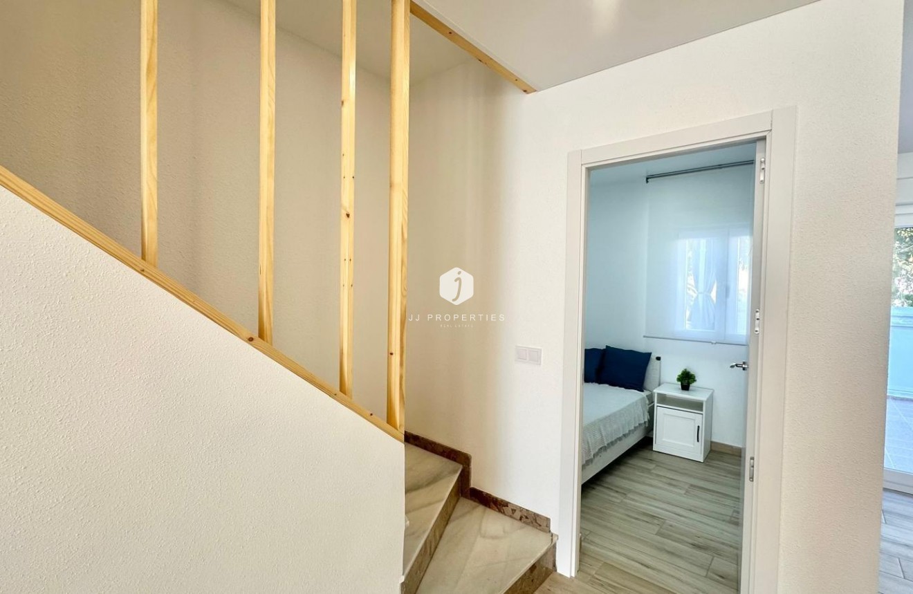 Aus zweiter Hand - Chalet -
Torrevieja - Estacion de autobuses